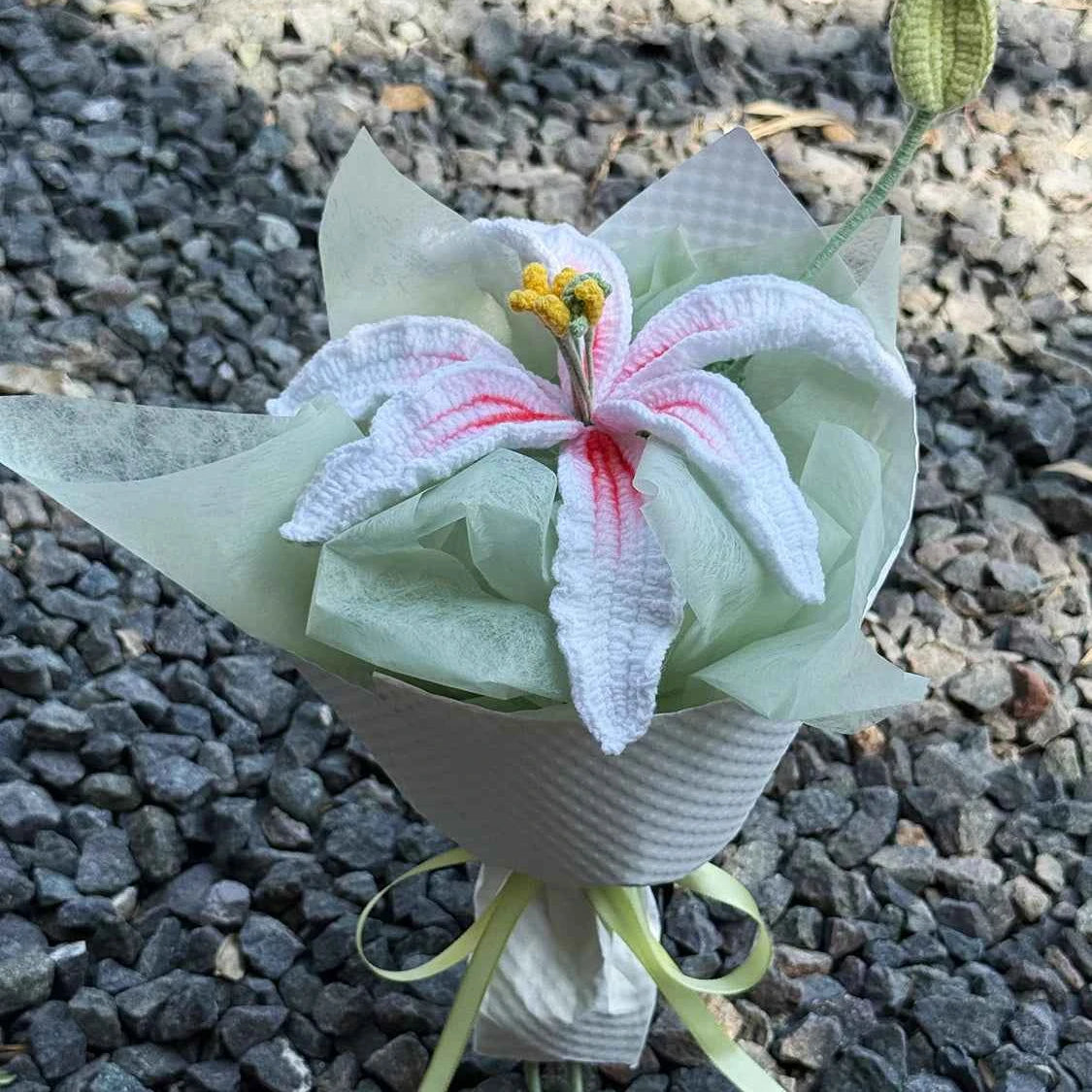 Handmade Crochet Lily Bouquet – Single Stem Yarn Lily Flower Gift