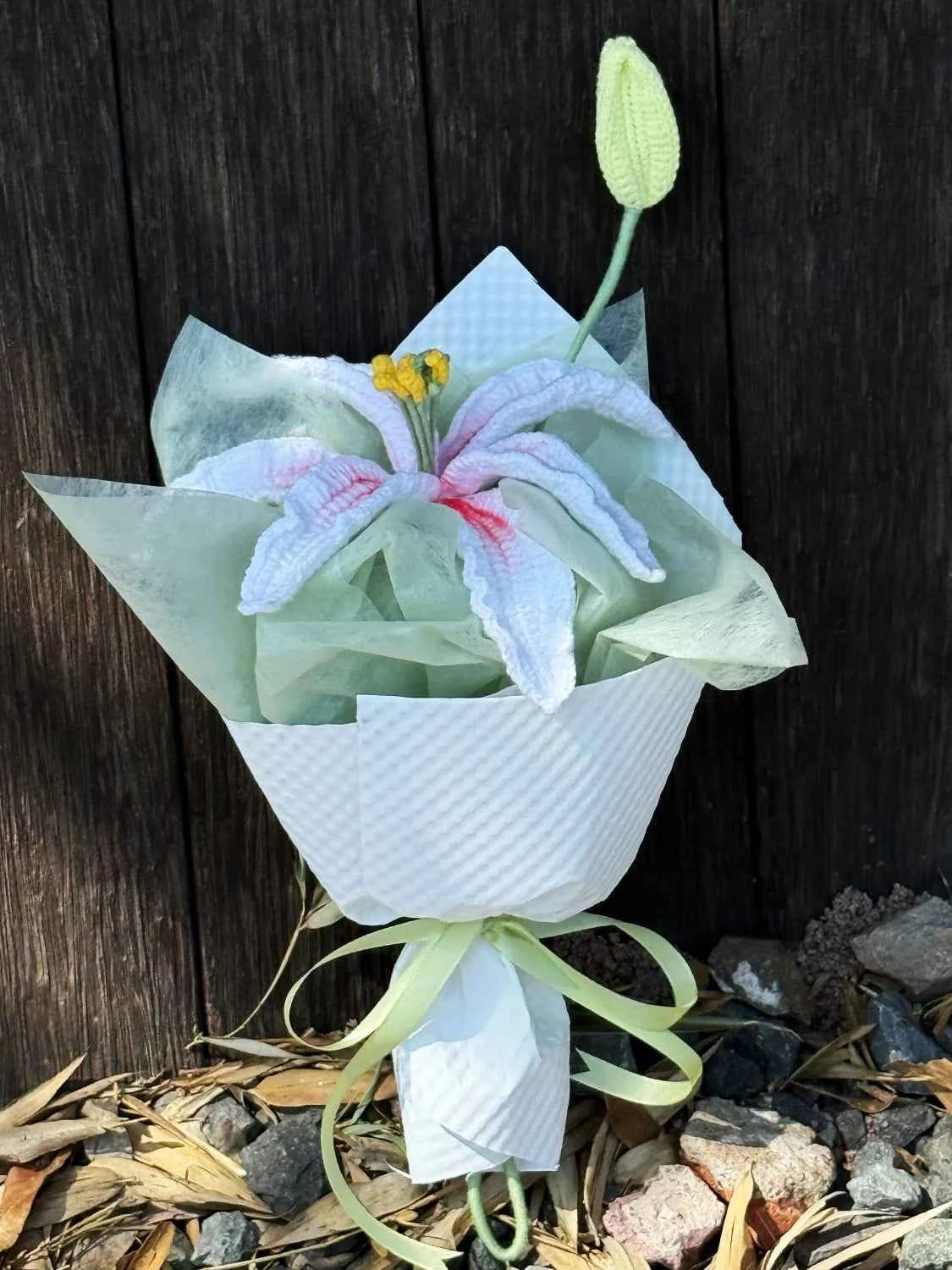 Handmade Crochet Lily Bouquet – Single Stem Yarn Lily Flower Gift