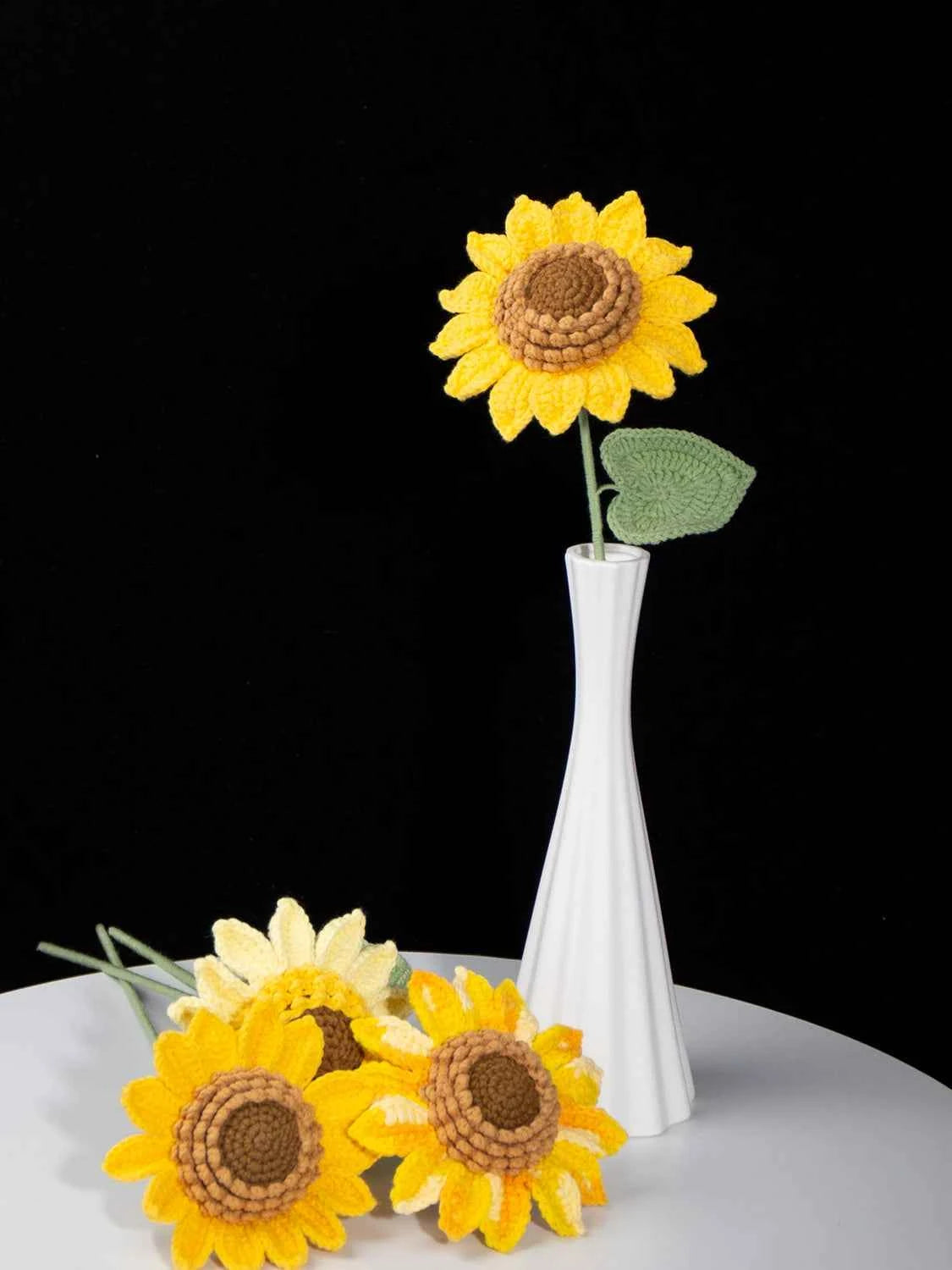 Handmade Single Layer Crochet Sunflower, Knitted Sunflower Stem, Forever Flower Gift for Home Decor, Graduation, Birthday