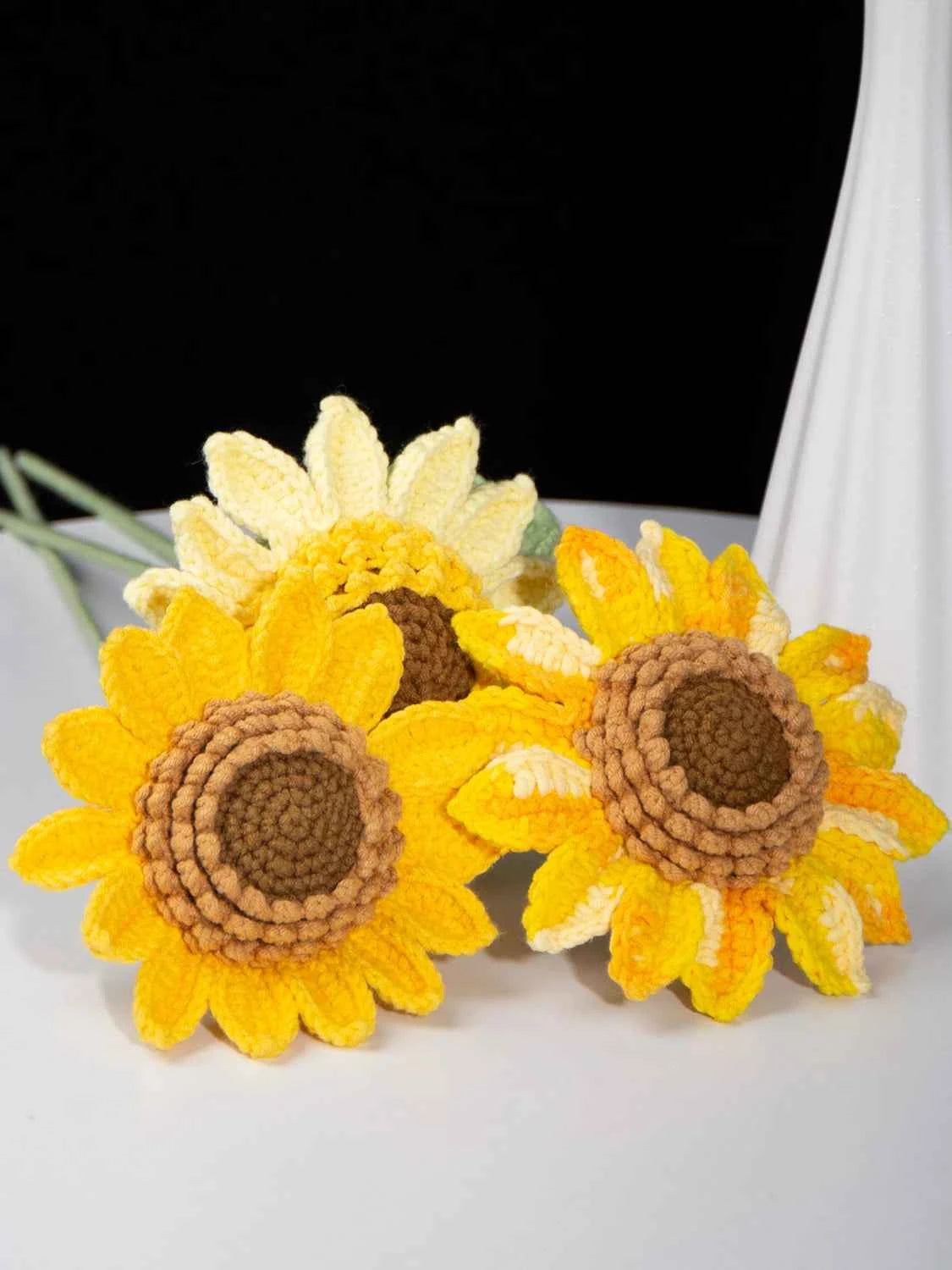 Handmade Single Layer Crochet Sunflower, Knitted Sunflower Stem, Forever Flower Gift for Home Decor, Graduation, Birthday