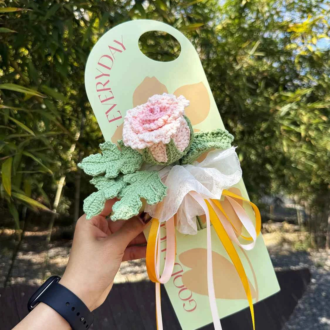 Luo Shen Crochet Rose Bouquet Card | Handcrafted Yarn Flower