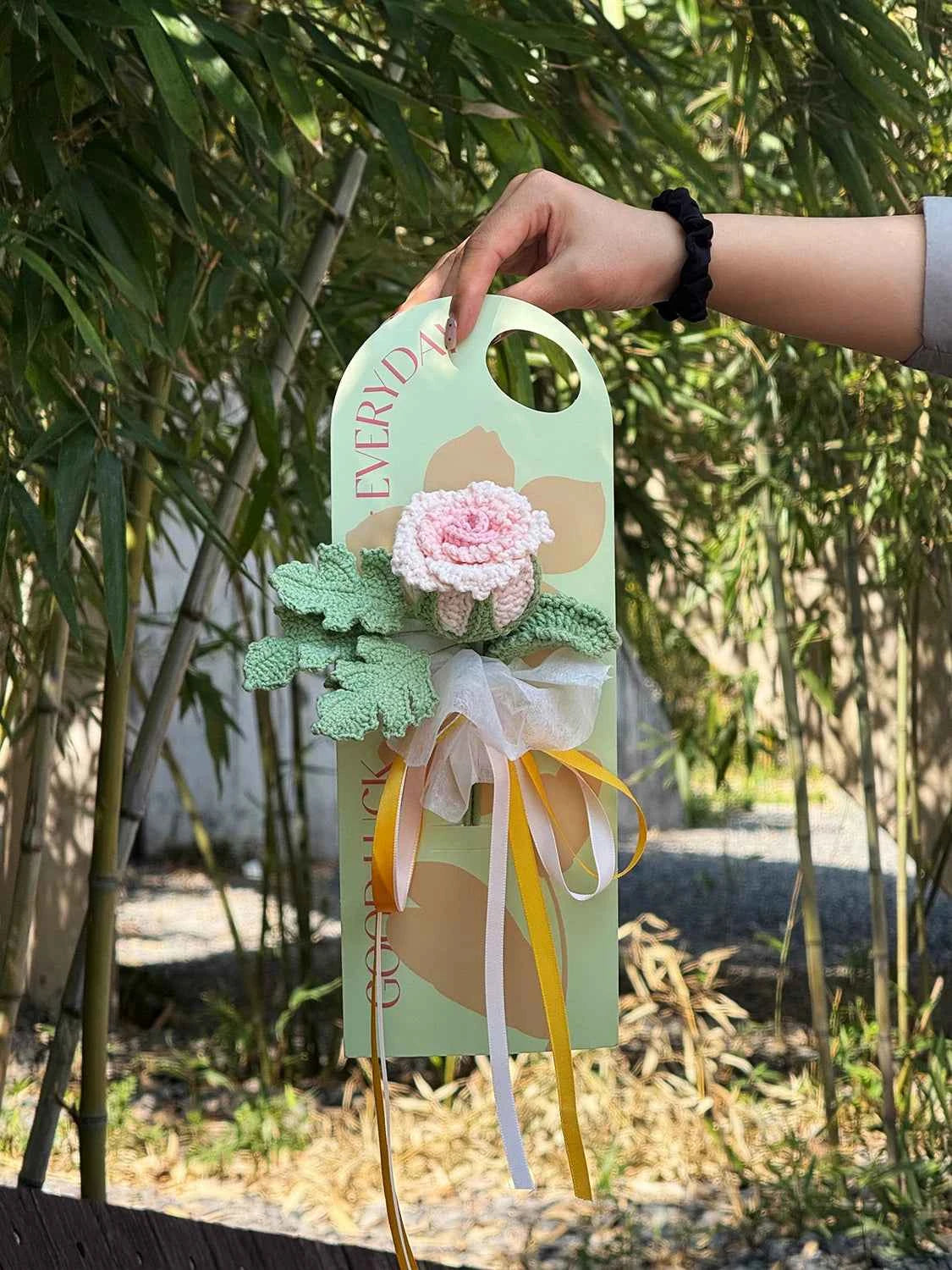 Luo Shen Crochet Rose Bouquet Card | Handcrafted Yarn Flower