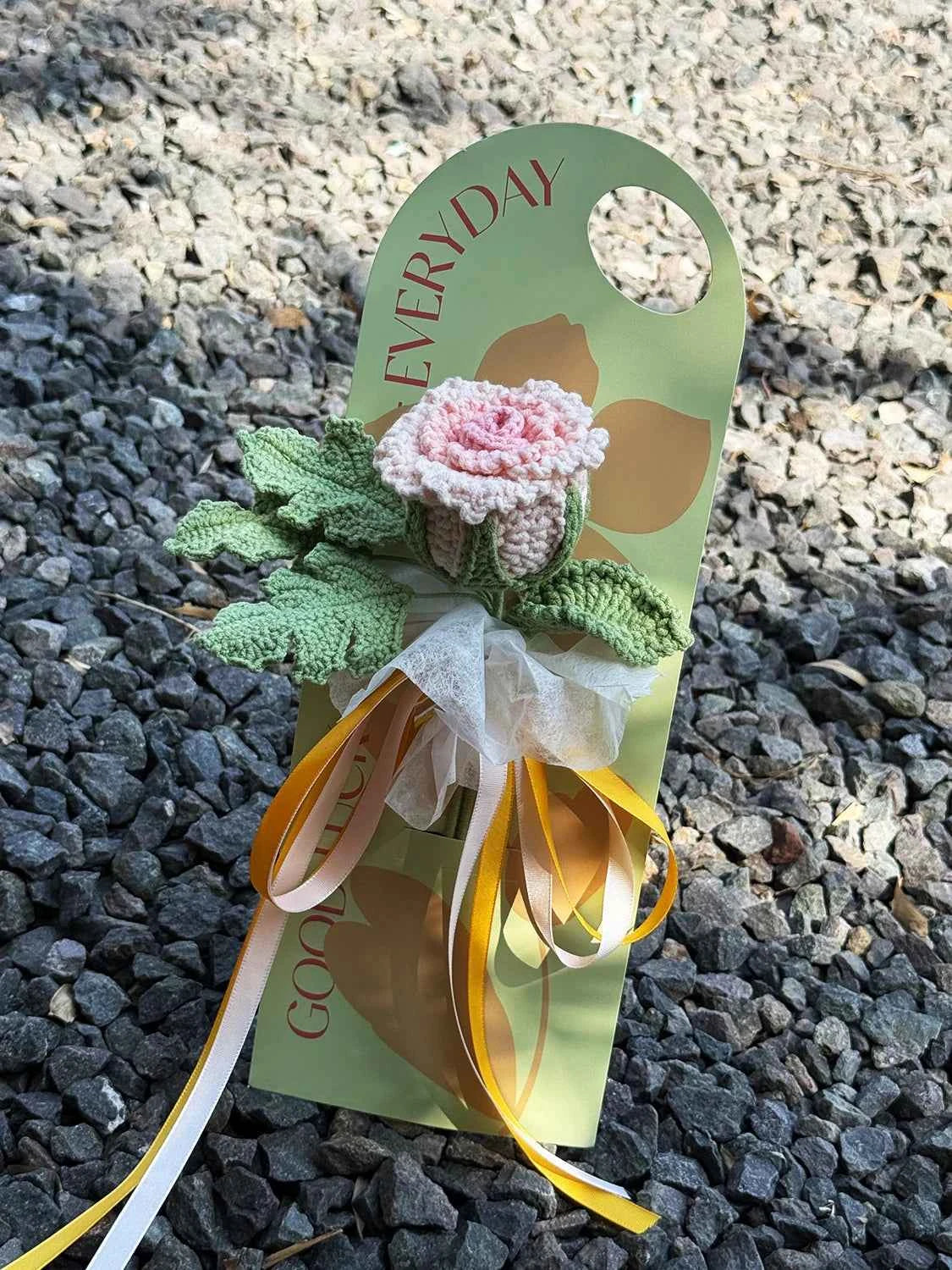 Luo Shen Crochet Rose Bouquet Card | Handcrafted Yarn Flower